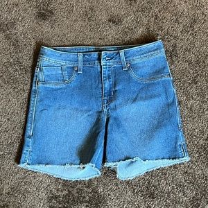 Ho Demin shorts size 8